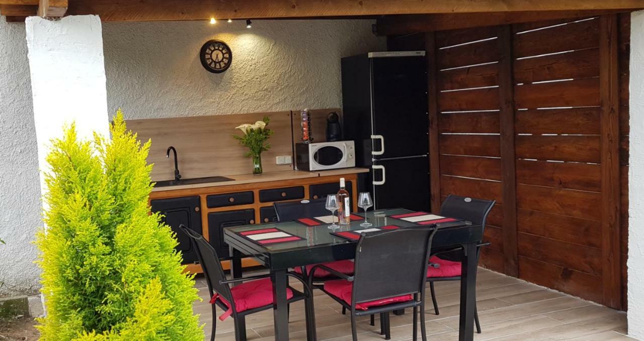 Villa T3 A 10' De Cassis - Piscine Privee Et Cuisine D'Ete Exterieure Carnoux-en-Provence Eksteriør billede