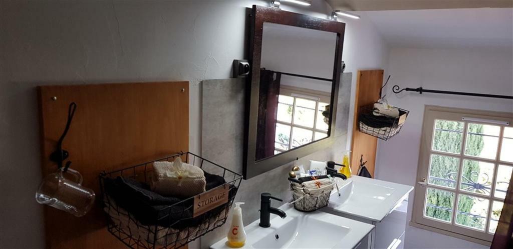 Villa T3 A 10' De Cassis - Piscine Privee Et Cuisine D'Ete Exterieure Carnoux-en-Provence Eksteriør billede