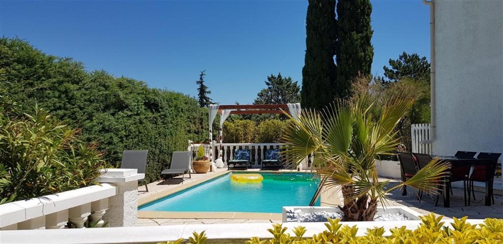 Villa T3 A 10' De Cassis - Piscine Privee Et Cuisine D'Ete Exterieure Carnoux-en-Provence Eksteriør billede